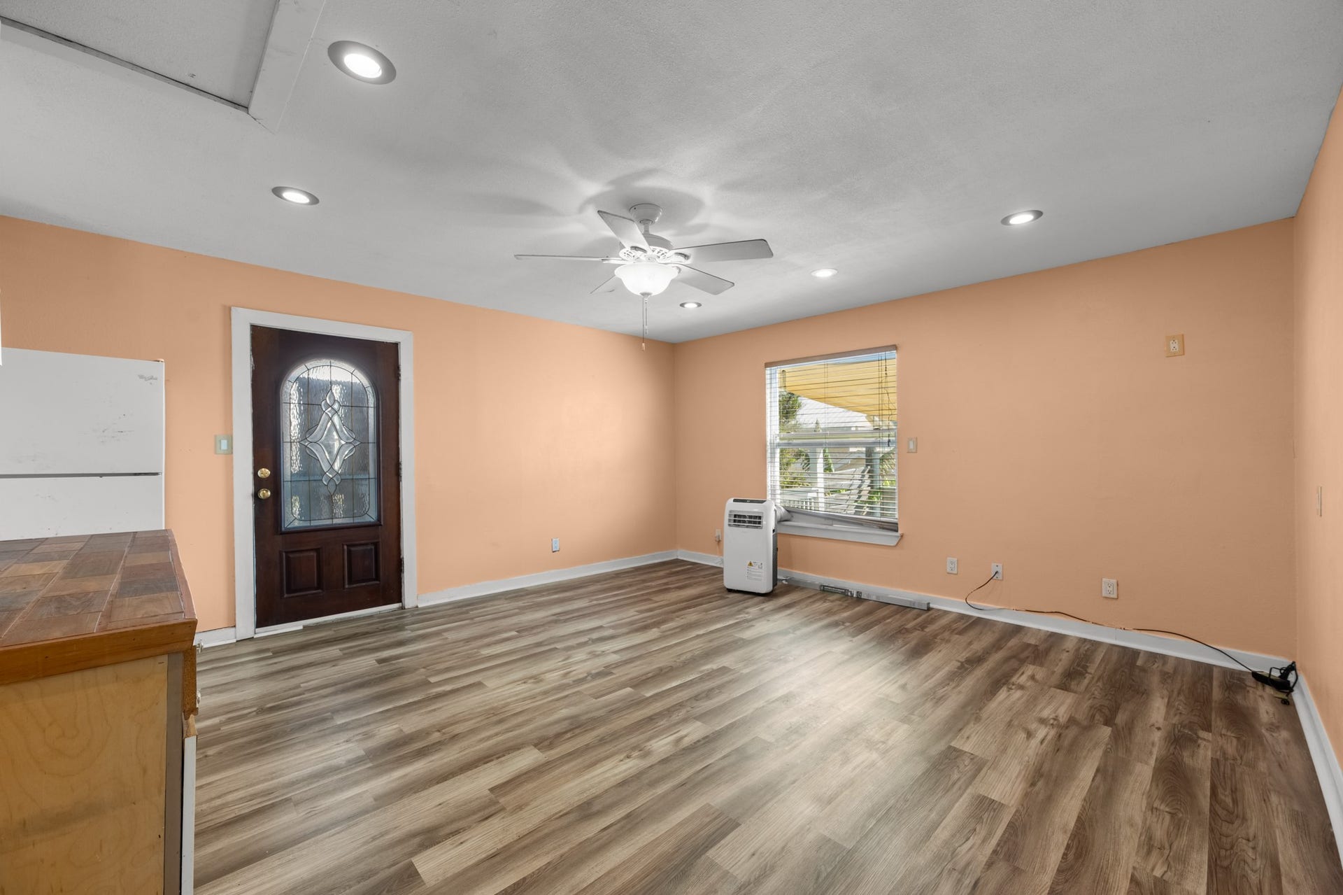 2815 Jack Johnson Boulevard, Galveston, TX 77550 Garage Apt Living Room