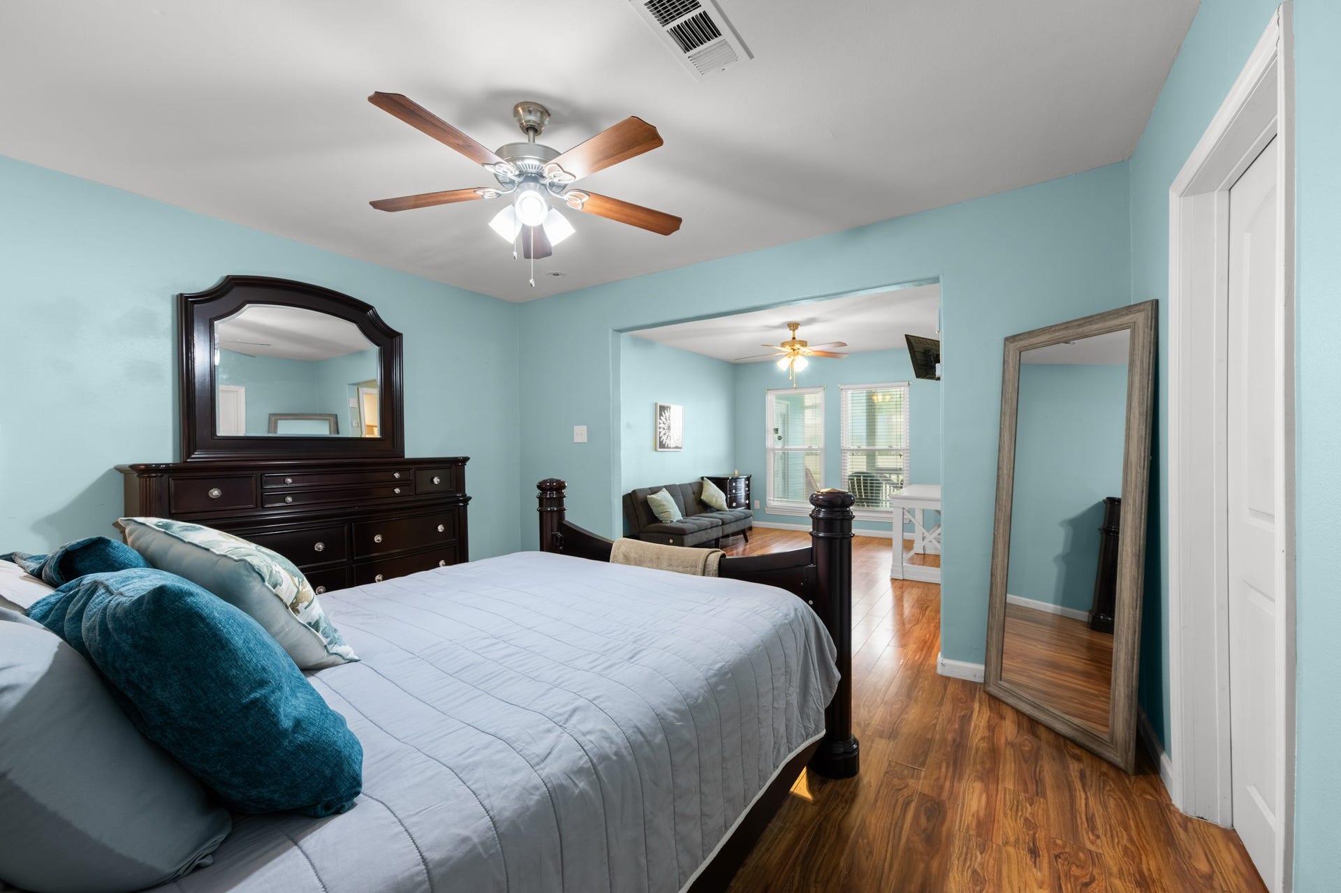 2815 Jack Johnson Boulevard, Galveston, TX 77550 Primary Bedroom