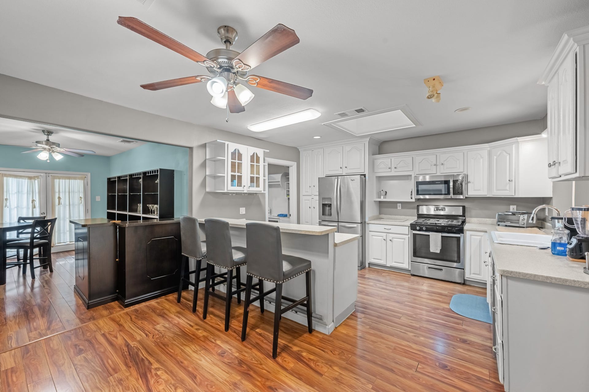 2815 Jack Johnson Boulevard, Galveston, TX 77550 HUGE Kitchen