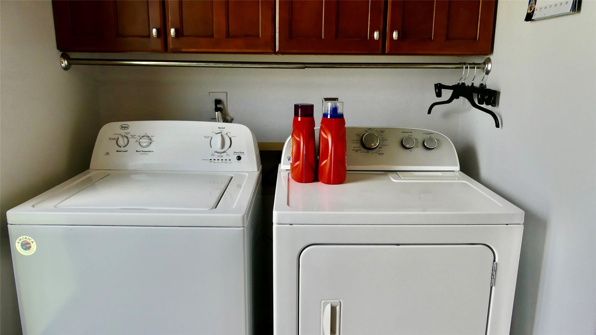 4432 Swan Street, Hitchcock, TX 77563 Washer & dryer in the house