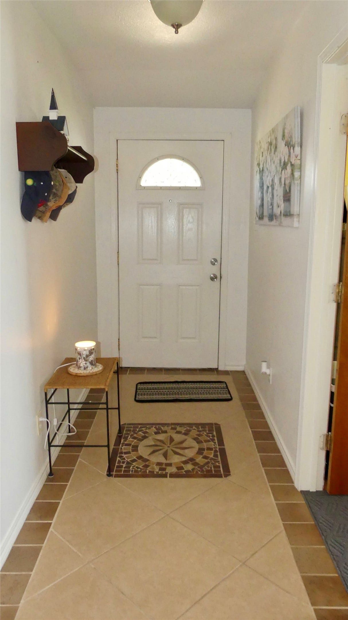 4432 Swan Street, Hitchcock, TX 77563 Entryway