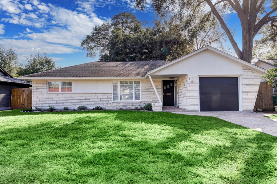 Property photo for 1111 Stonecrest Drive, Houston, TX