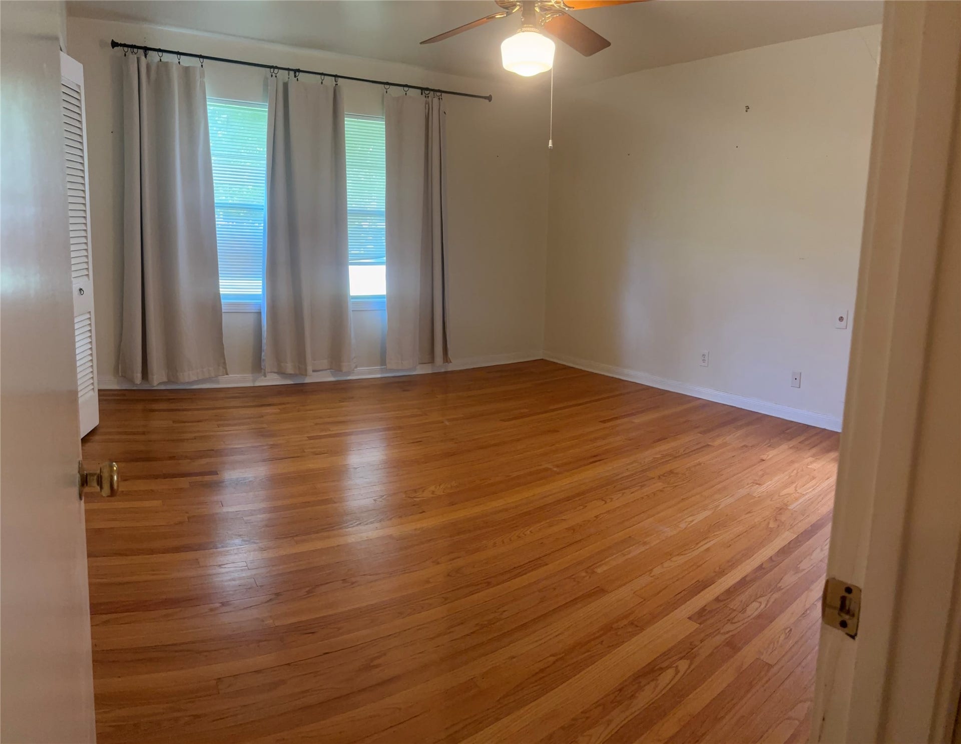 4713 Saxon Street, Bellaire, TX 77401 Bedroom