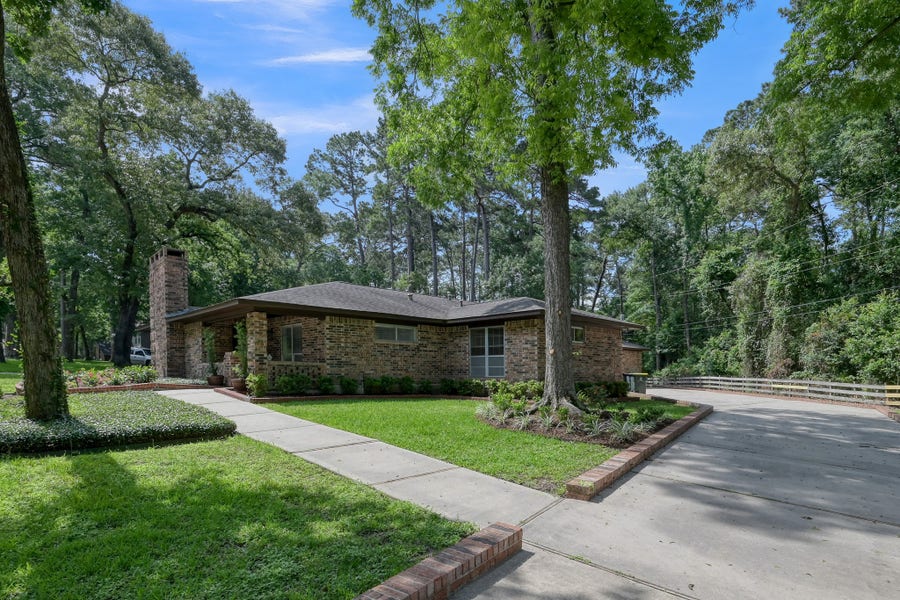 Property photo for 117 Broken Bough Lane, Conroe, TX