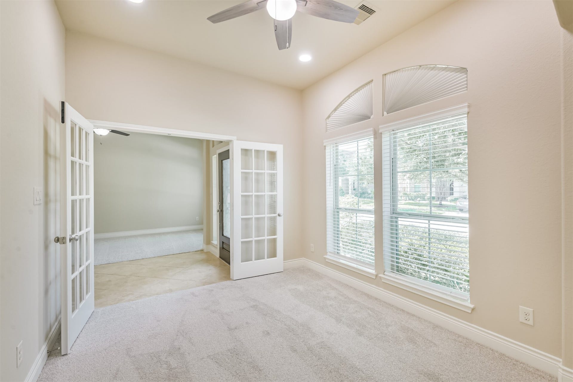 1735 Wickham Reach Drive, Spring, TX 77386 Bright area with large windows overlooking the outdoors.