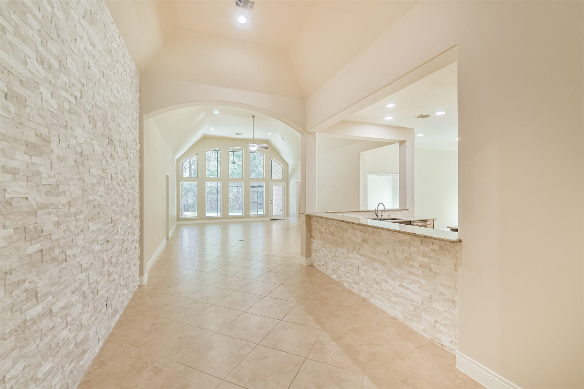 1735 Wickham Reach Drive, Spring, TX 77386 Bright hallway entrance leading to the living spaces.