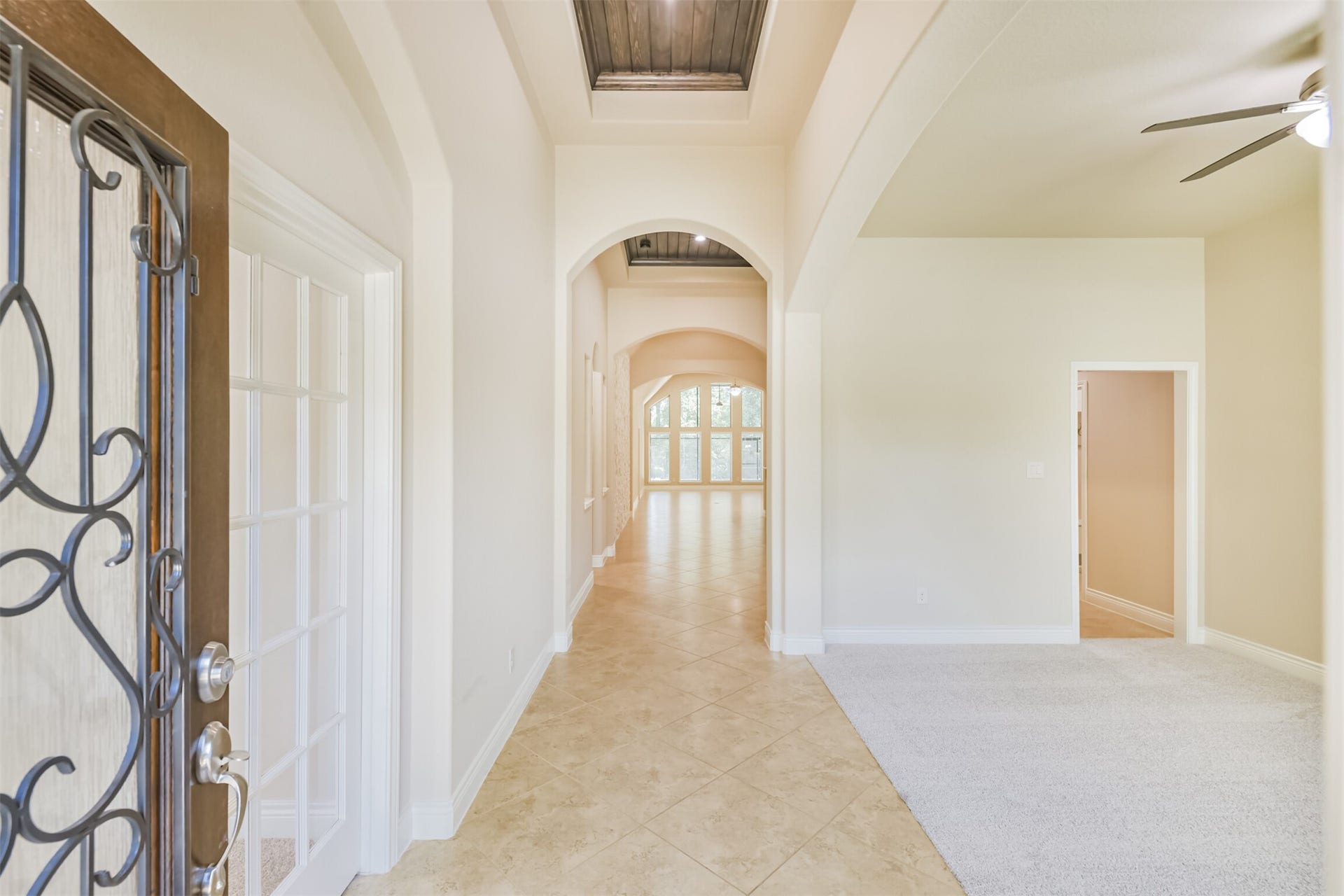 1735 Wickham Reach Drive, Spring, TX 77386 Bright entryway with an arched opening welcoming you into the home.