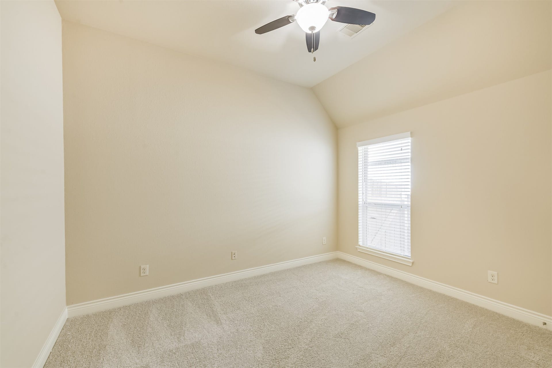 1735 Wickham Reach Drive, Spring, TX 77386 Additional bedroom with natural light and a simple, open layout.
