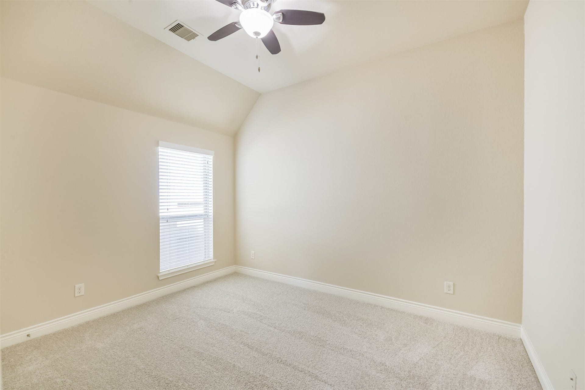1735 Wickham Reach Drive, Spring, TX 77386 Additional bedroom with natural light and a spacious layout.