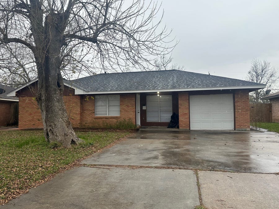 Property photo for 208 Walnut Street, Lake Jackson, TX