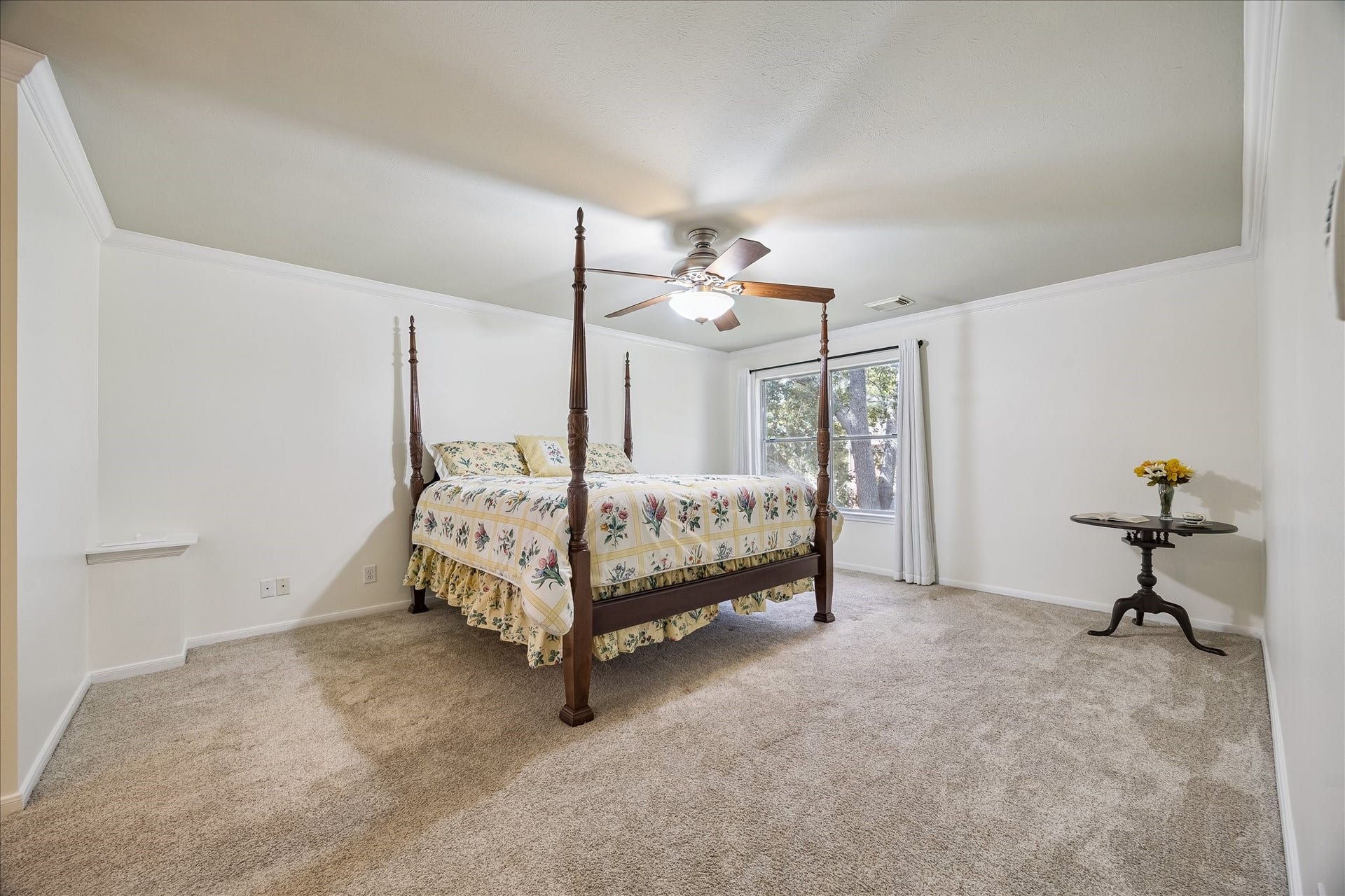 1306 Forest Hollow Drive, Missouri City, TX 77459 The owners suite has so much space that it can accommodate a large king sized bed and more! Just to the left of the bed is a laundry drop that flows directly into the downstairs laundry! What a unique feature.