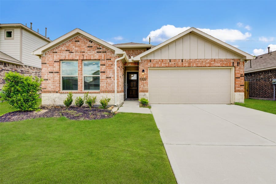 Property photo for 239 Murrieta Lane, Rosharon, TX