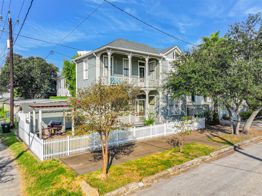 Property photo for 509 16th Street, Galveston, TX