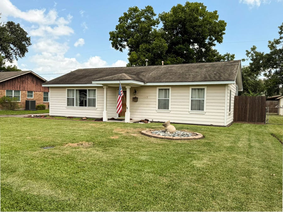 Property photo for 2009 W 14th 1/2 Street, Houston, TX