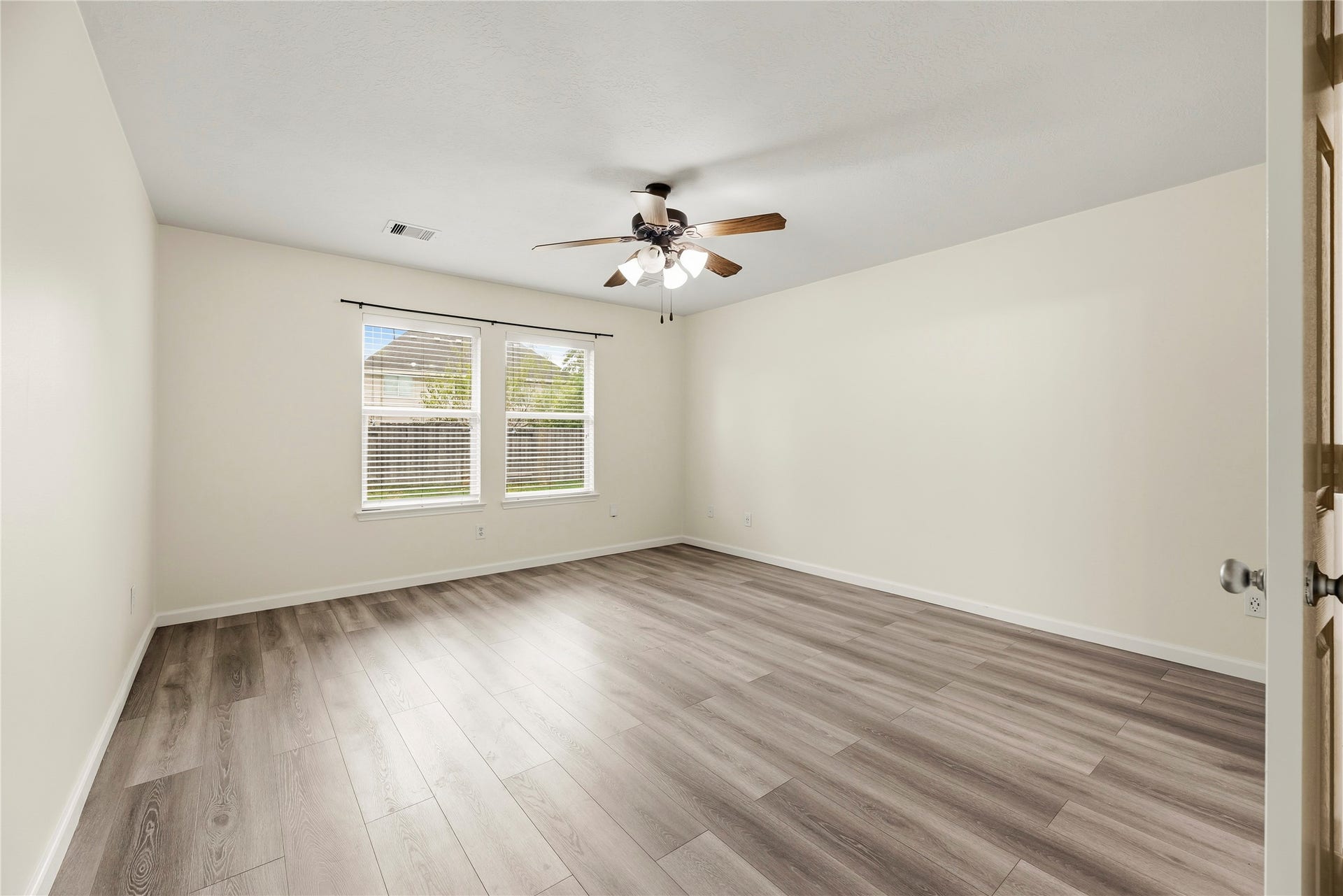 14223 Pinefrost Lane, Cypress, TX 77429 Downstairs primary bedroom with an en-suite bathroom.