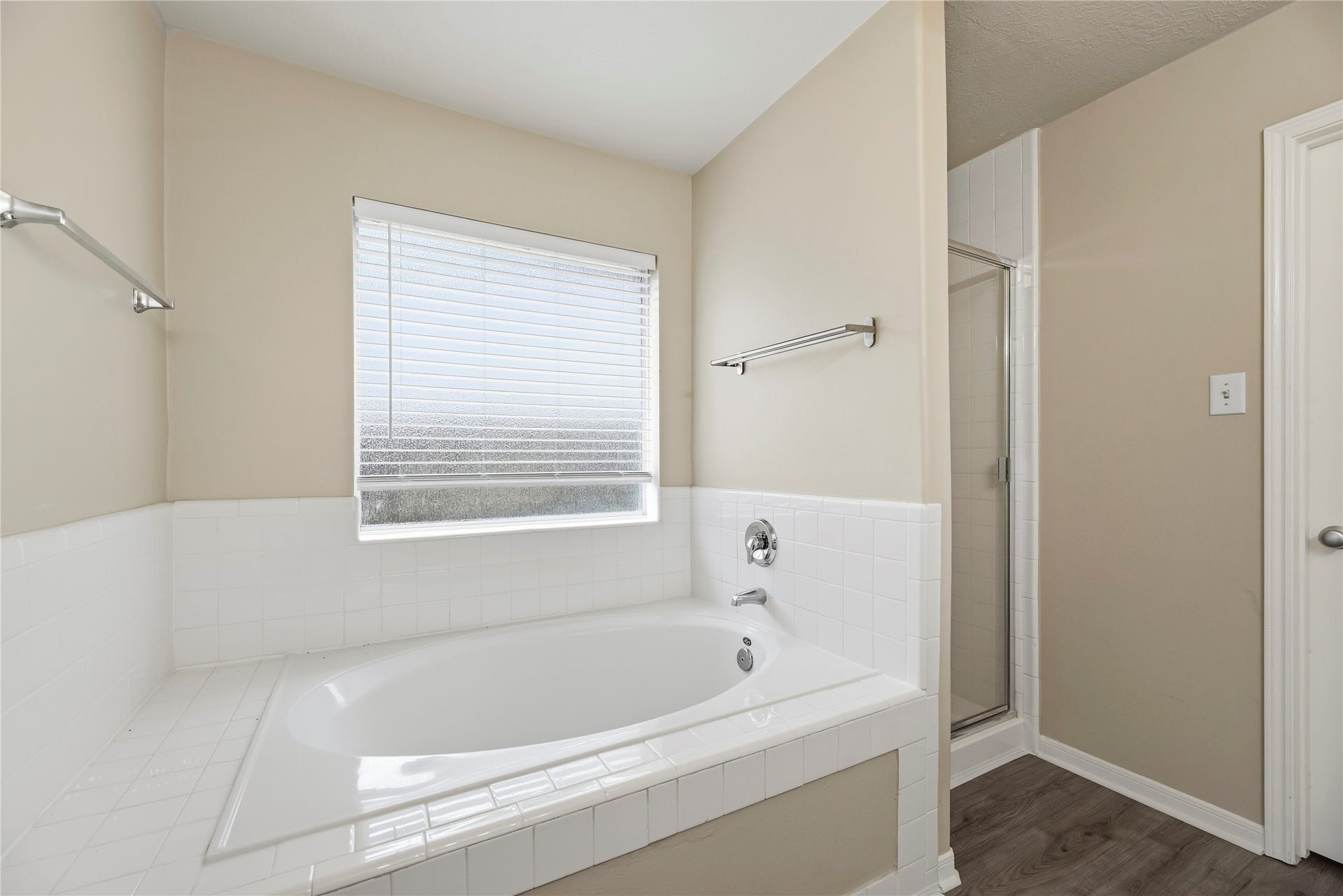 14223 Pinefrost Lane, Cypress, TX 77429 Soaking tub and separate shower.