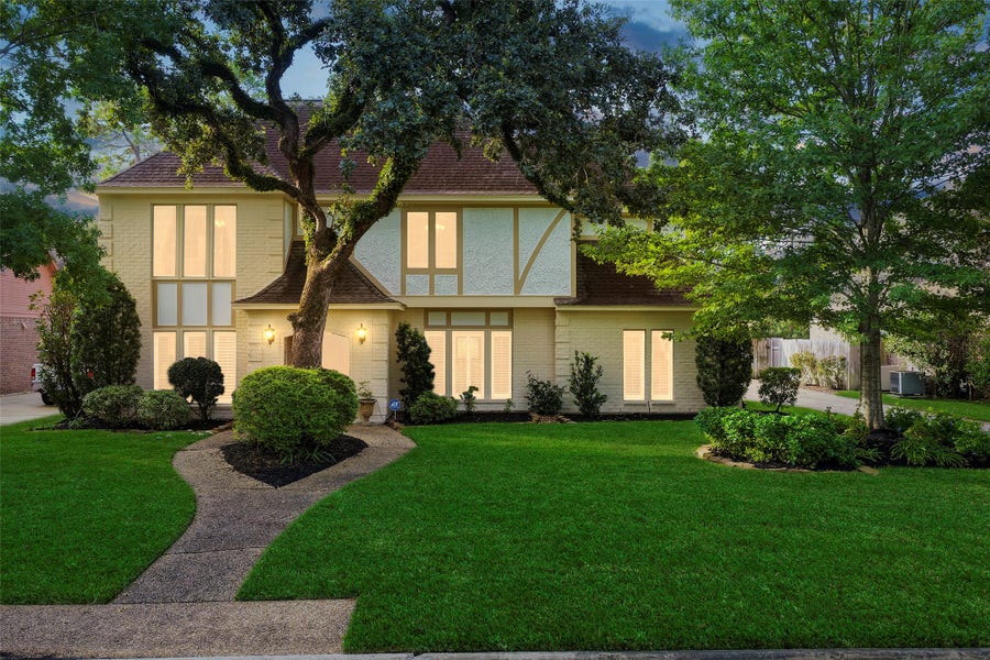 Property photo for 12323 Knobcrest Drive, Houston, TX