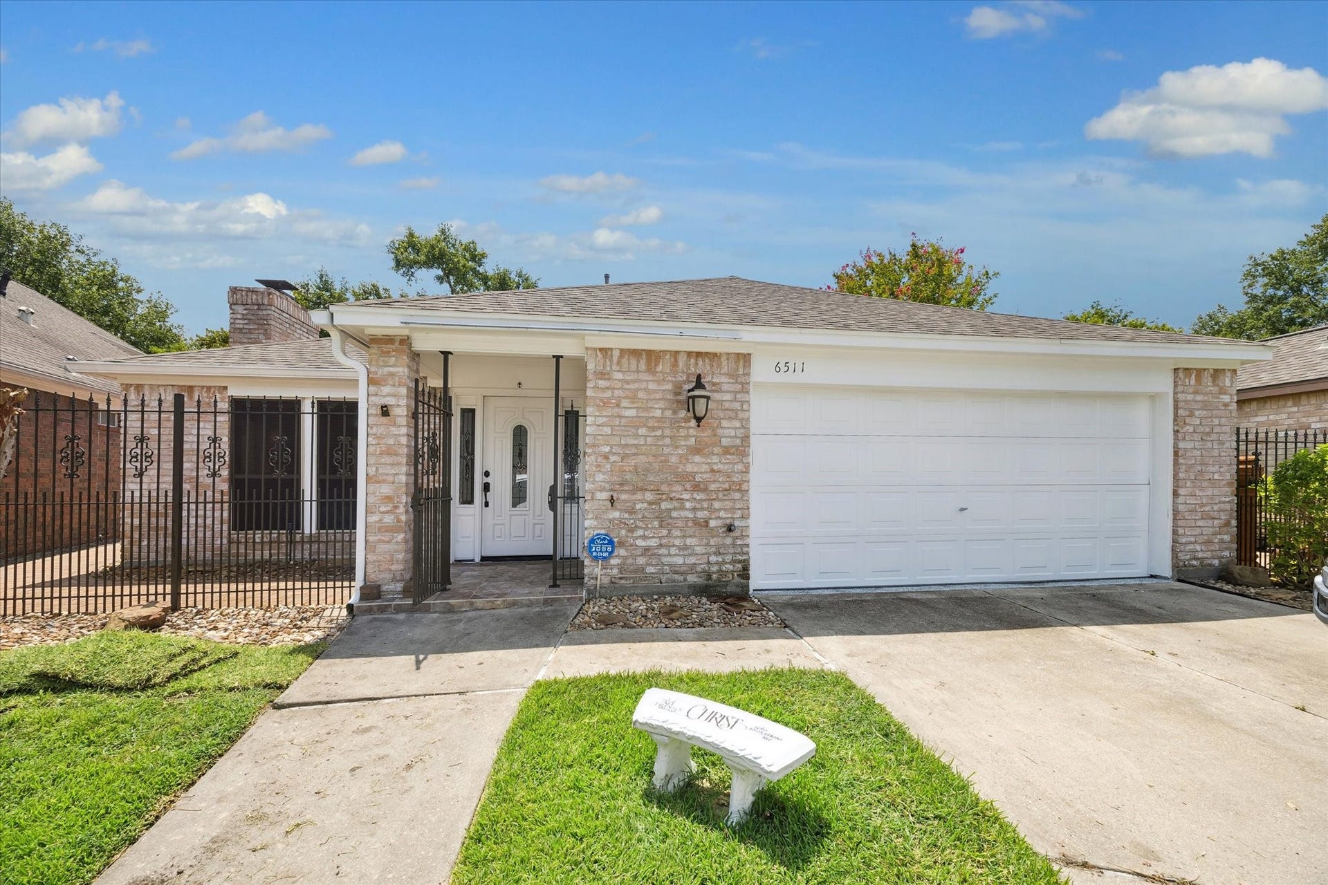 6511 Pauma Drive, Houston, TX 77069 Private cul-de-sac - close to pool, Tennis and Pickleball courts.