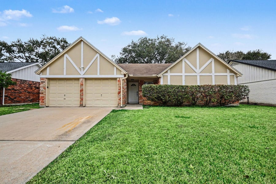 Property photo for 15727 Blackhawk Boulevard, Friendswood, TX