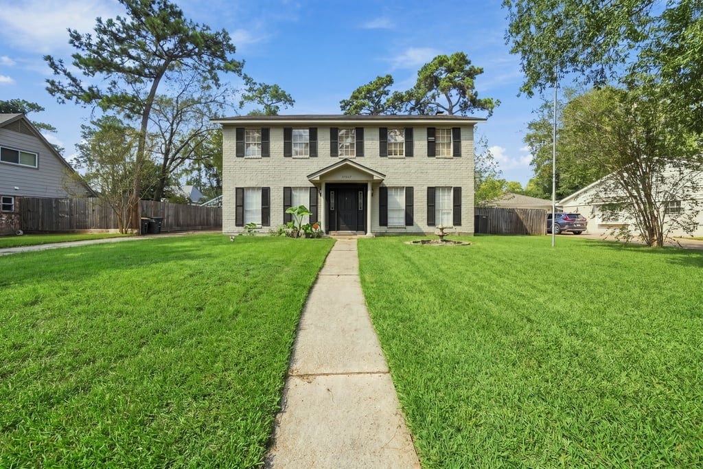 27209 Wells Lane, Conroe, TX 77385 Gorgeous curb appeal