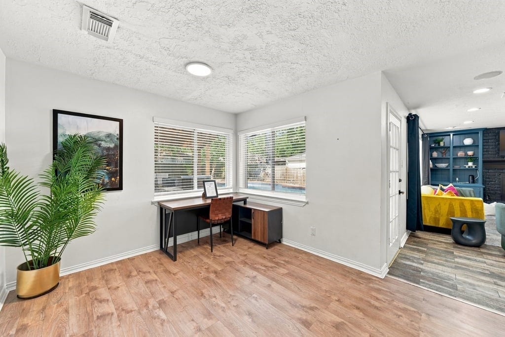 27209 Wells Lane, Conroe, TX 77385 Breakfast area