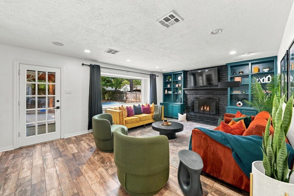 27209 Wells Lane, Conroe, TX 77385 living room
