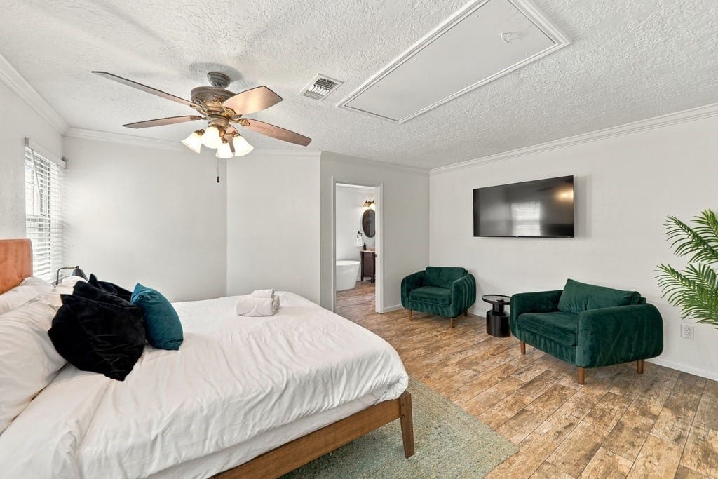 27209 Wells Lane, Conroe, TX 77385 Primary bedroom