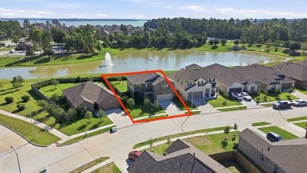 15334 Silver Breeze Lane, Houston, TX 77044 Charming lakeside home with a spacious backyard and scenic water views, nestled in a peaceful neighborhood.