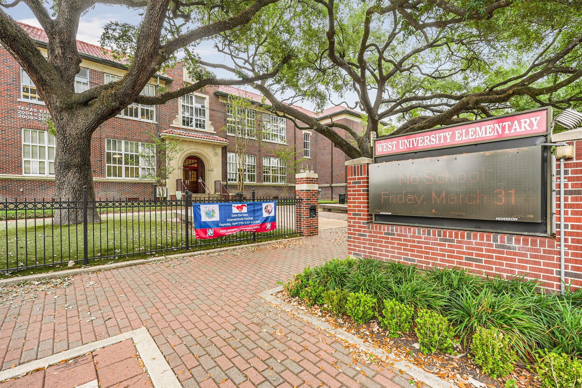 4260 Dartmouth Avenue, West University Place, TX 77005 4260 Dartmouth Avenue, West University Place, TX 77005