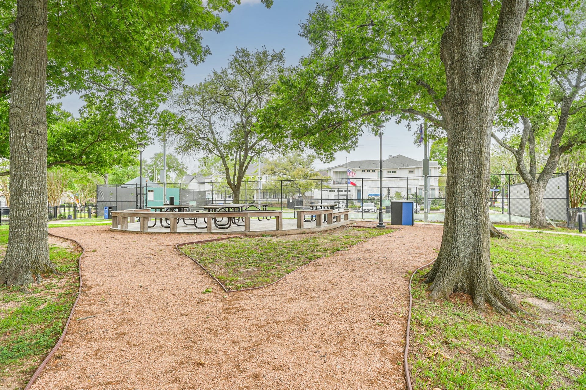 4260 Dartmouth Avenue, West University Place, TX 77005 4260 Dartmouth Avenue, West University Place, TX 77005