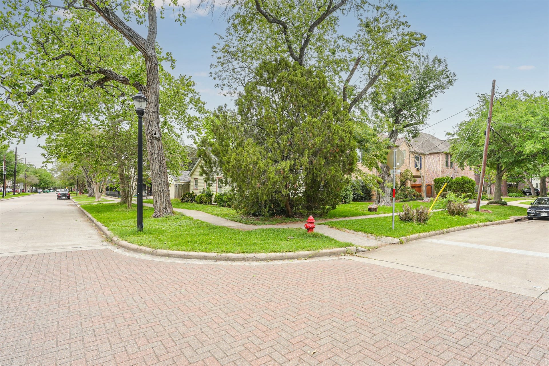4260 Dartmouth Avenue, West University Place, TX 77005 4260 Dartmouth Avenue, West University Place, TX 77005