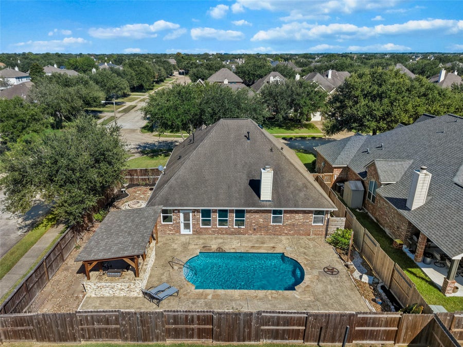 Property photo for 2201 Lilyglen Court, League City, TX