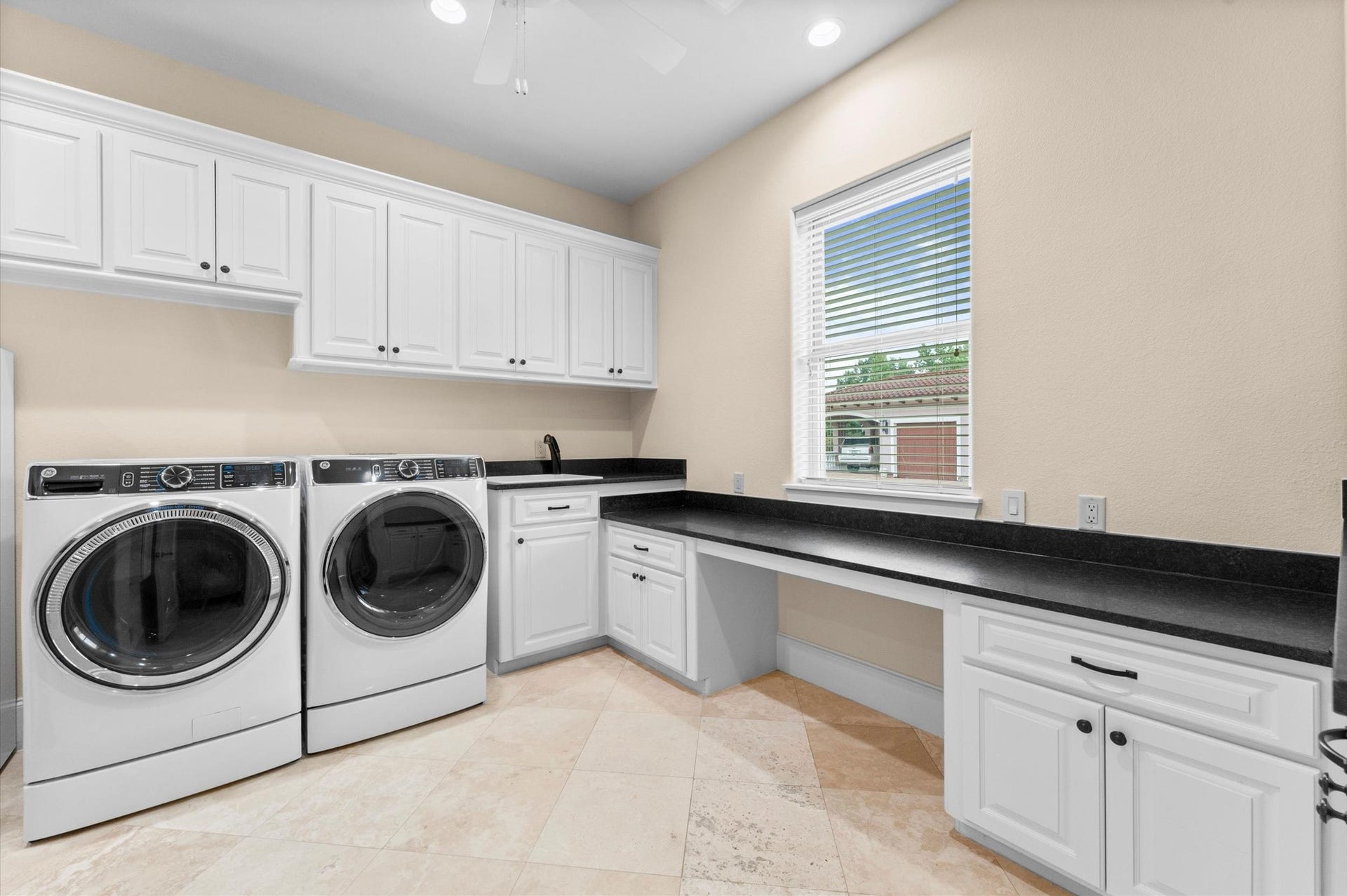 28427 Woodsons Lake Drive, Spring, TX 77386 Laundry/utility room