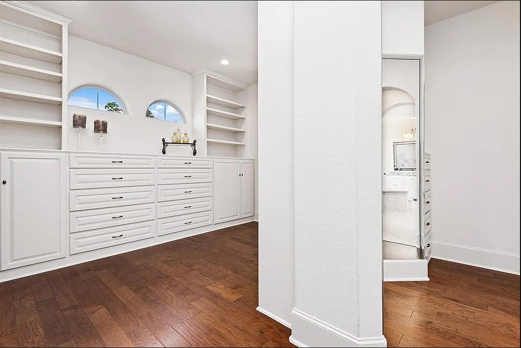 28427 Woodsons Lake Drive, Spring, TX 77386 Wrap around "Her" closet