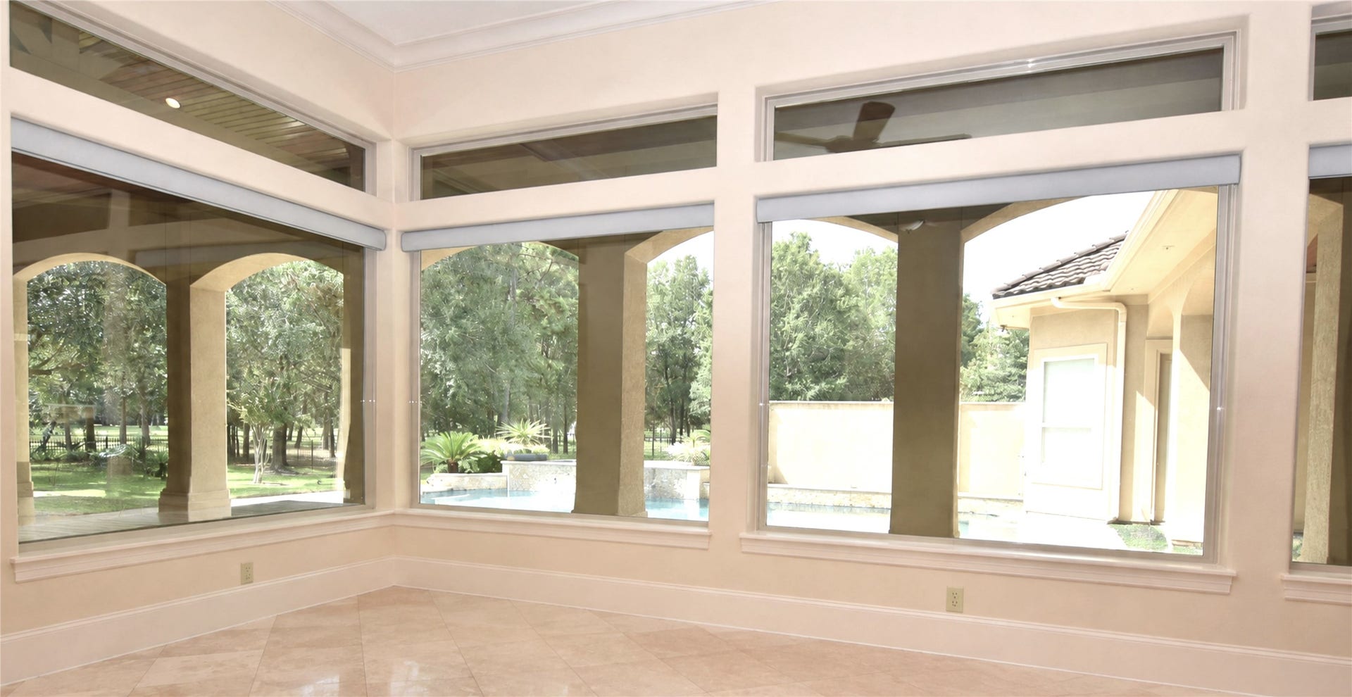 28427 Woodsons Lake Drive, Spring, TX 77386 Living room overlooks the swimming pool and the lake.