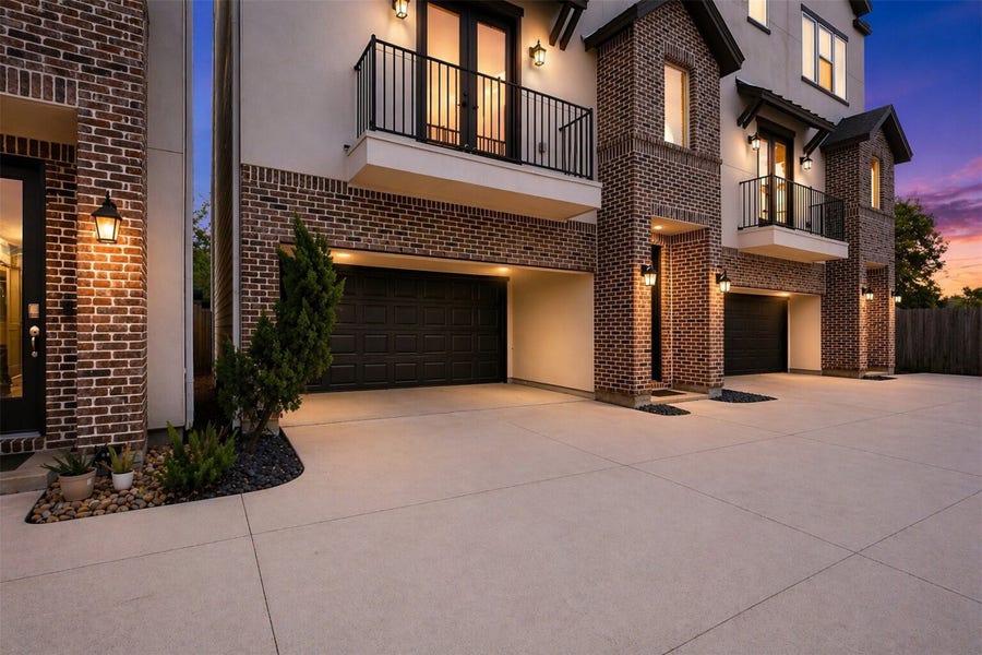 Property photo for 913 Oak Street, #B, Houston, TX