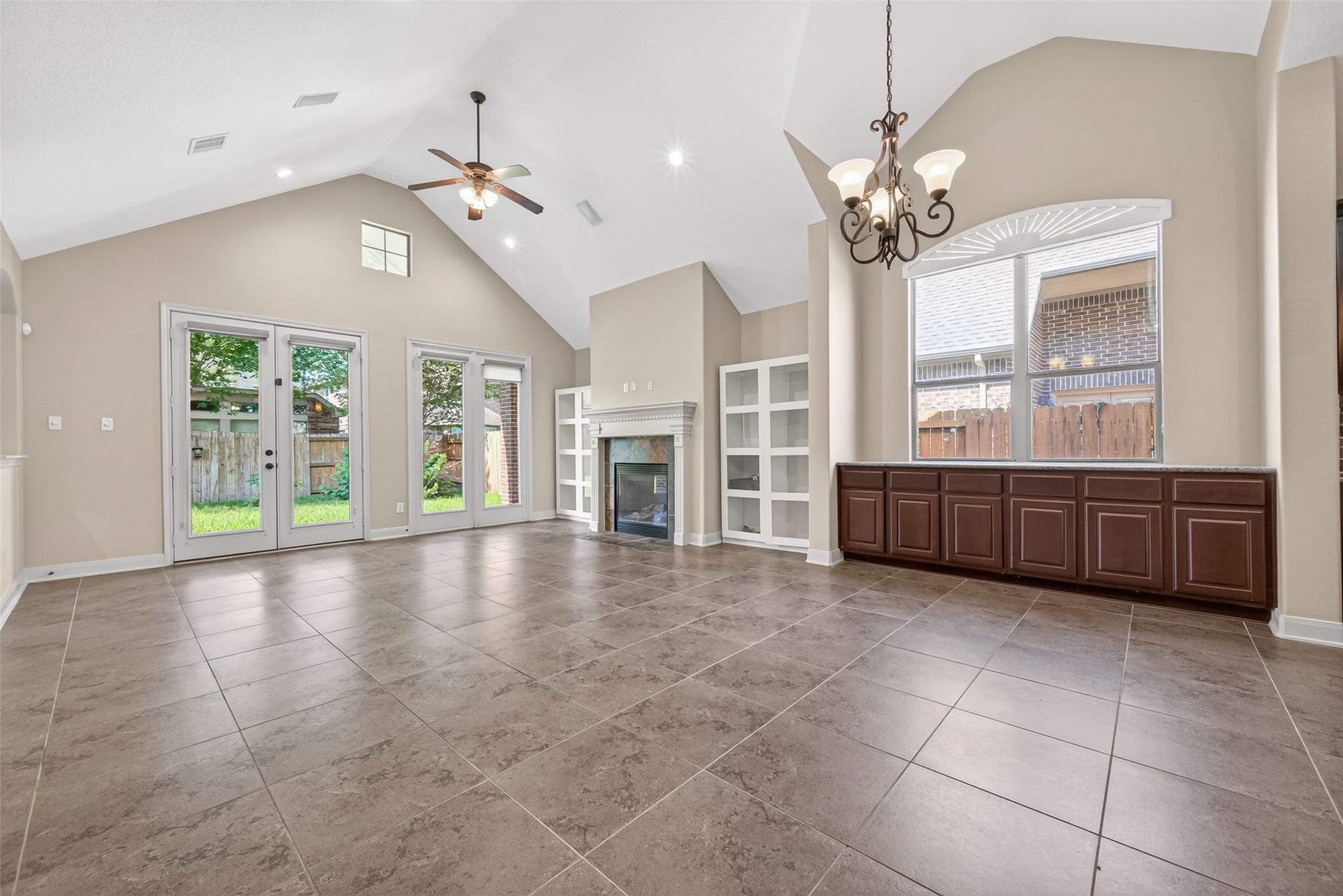 17311 Quiet Shores Drive, Richmond, TX 77407 Livingroom