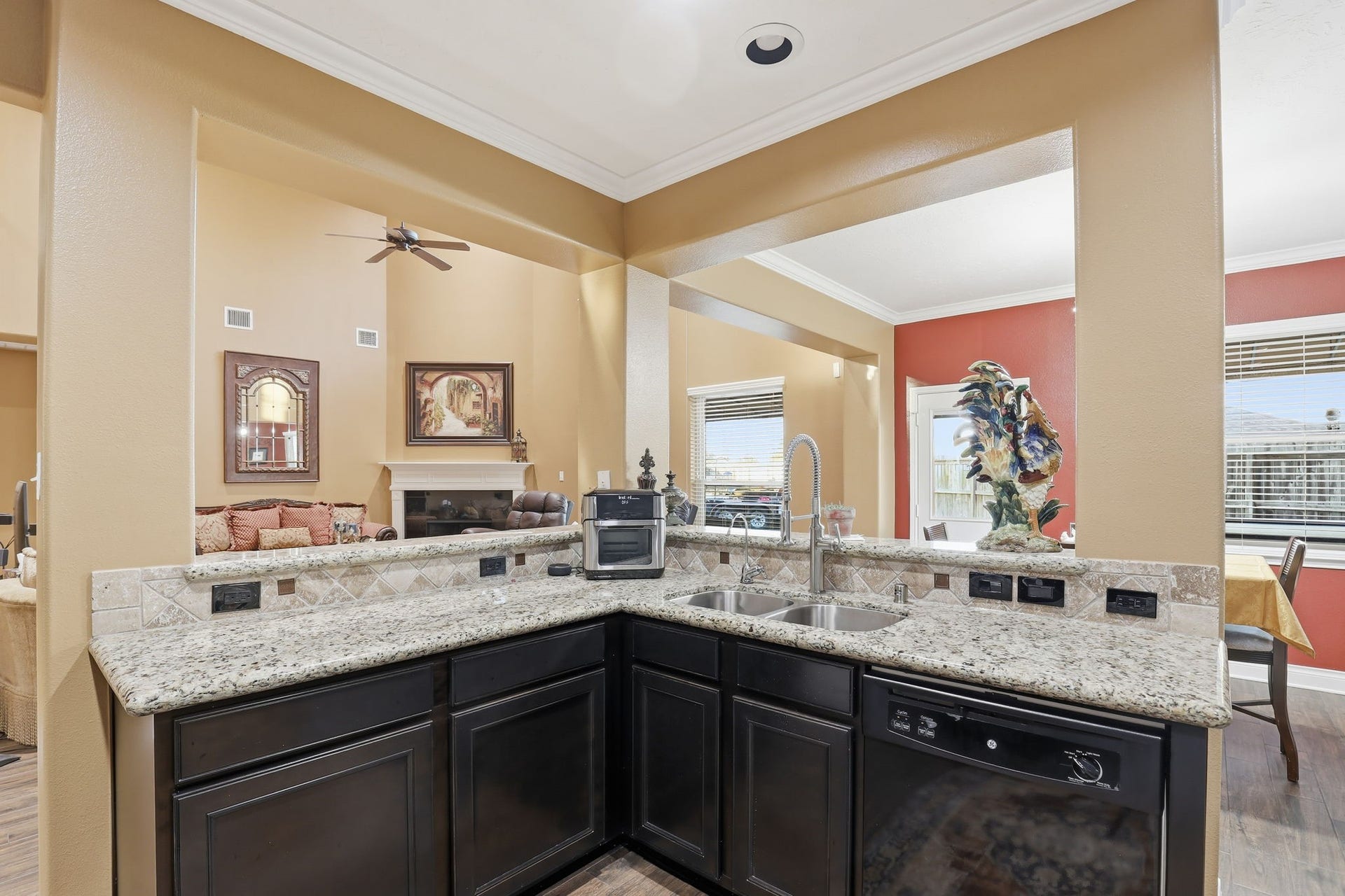 2206 Lisa Lane, Deer Park, TX 77536 2206 Lisa Lane, Deer Park, TX 77536