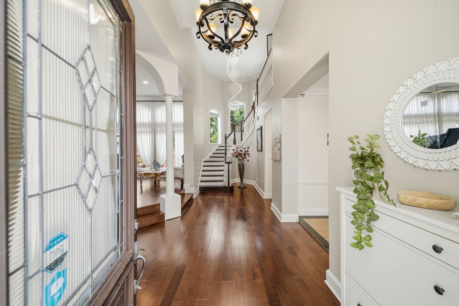 1606 Clearwater Creek Drive, Sugar Land, TX 77478 Enter into this lovely home with rich flooring, a dramatic stair case and floor to ceiling windows.
