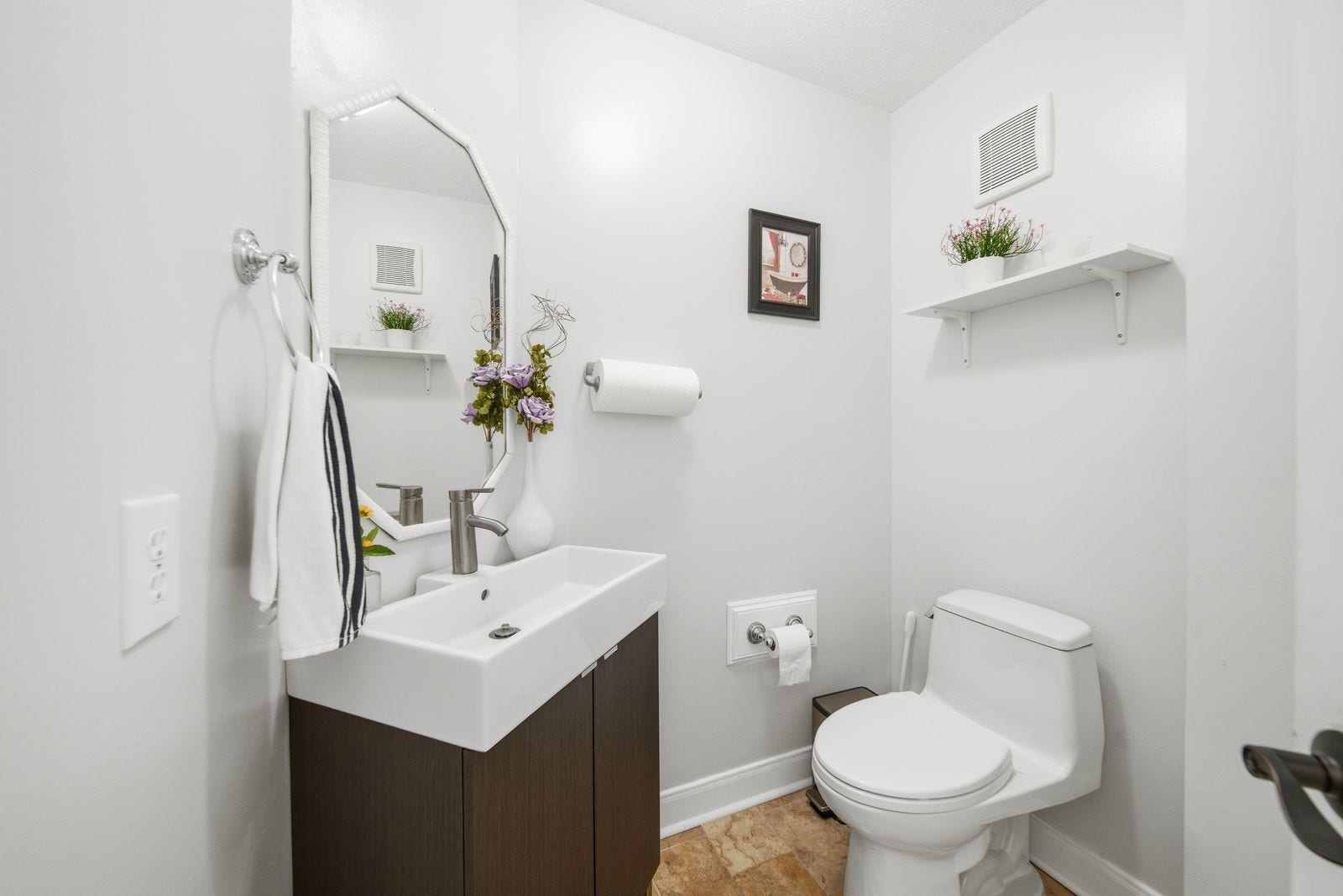 1606 Clearwater Creek Drive, Sugar Land, TX 77478 The elegant powder room is around the corner from the family room.