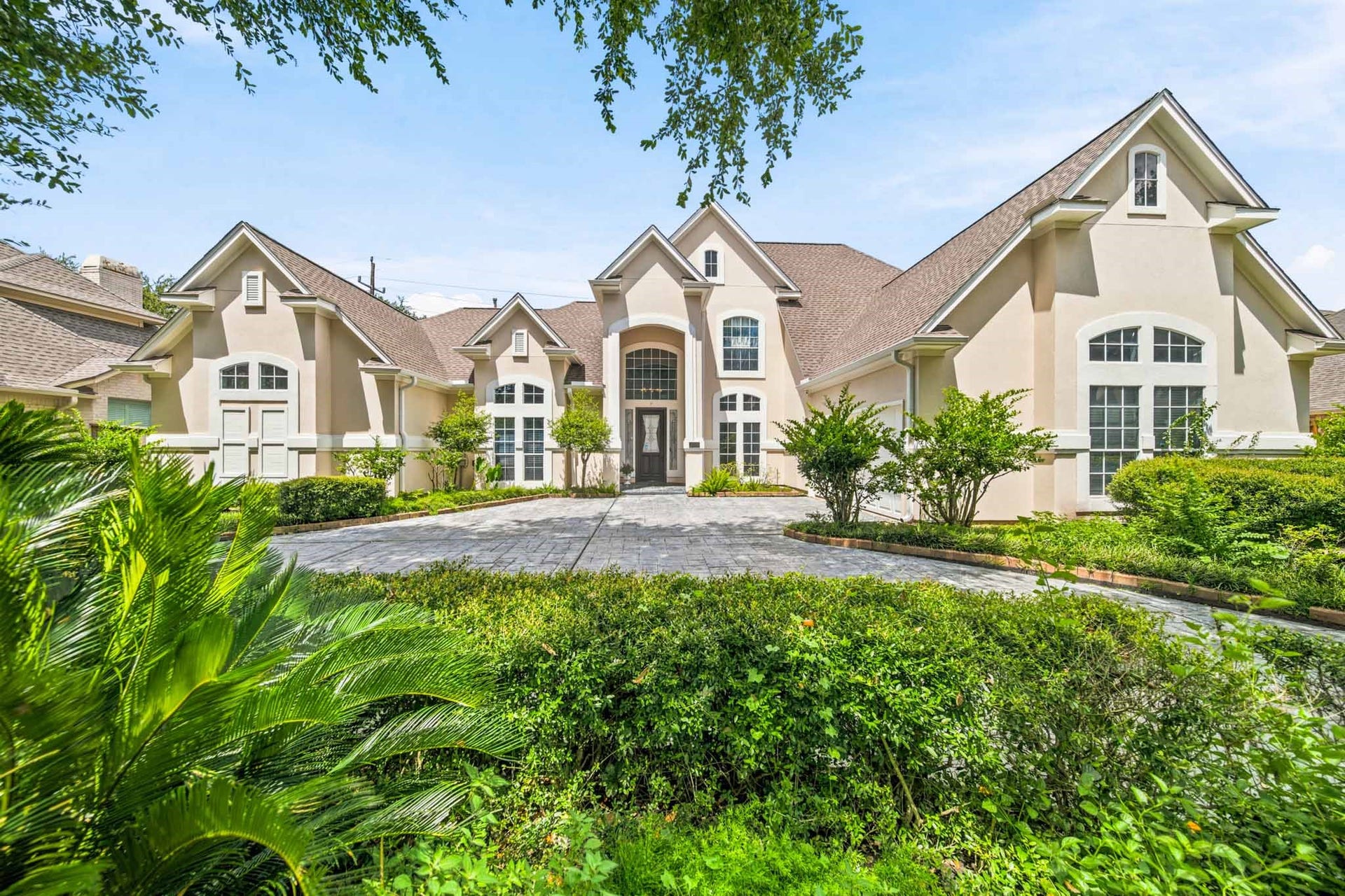 1606 Clearwater Creek Drive, Sugar Land, TX 77478 A lovely French Country inspired style home in the sought after neighborhood of Oyster Point, a small enclave of custom homes zoned to highly rated Ft Bend Schools.