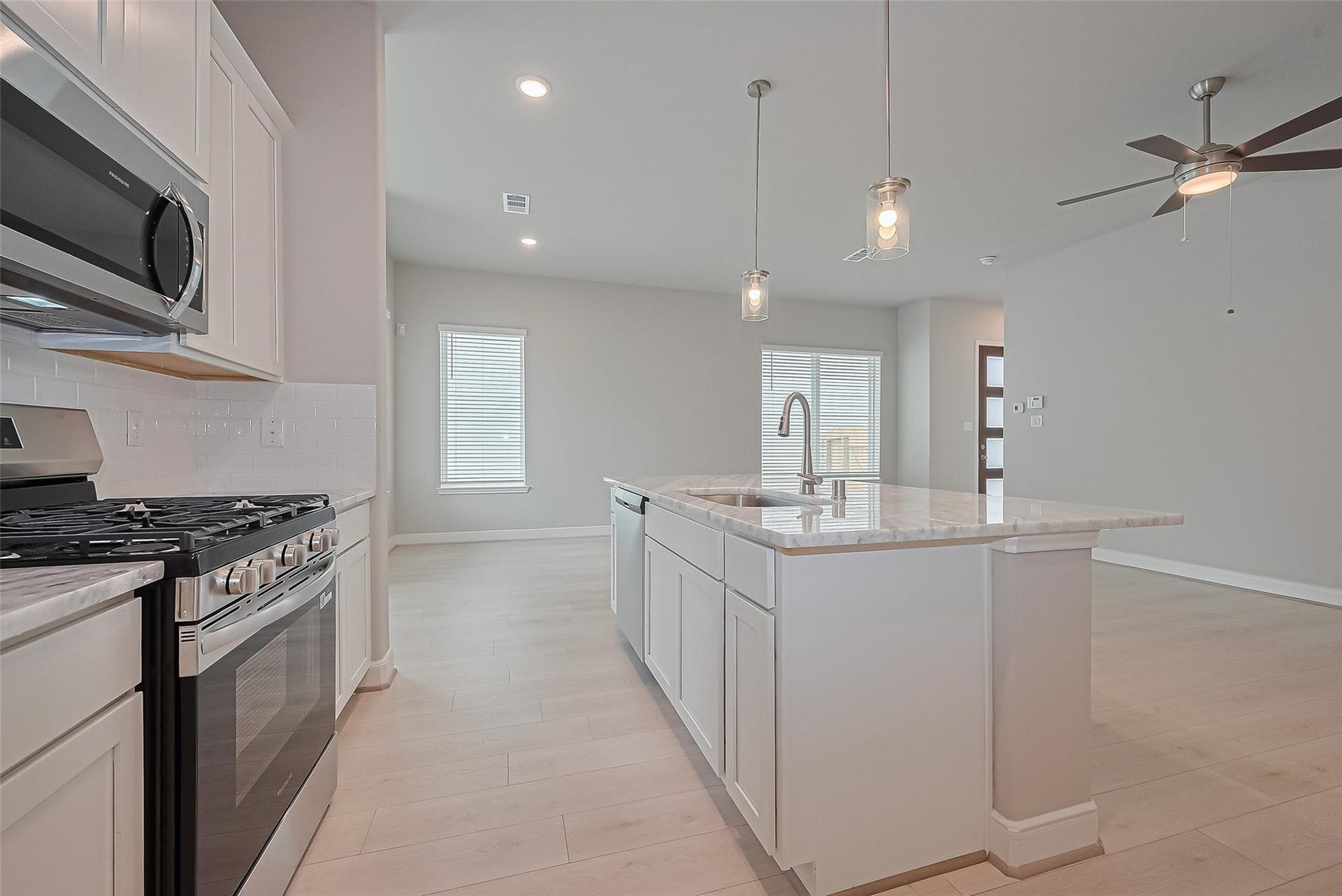 8933 Grovner Place, Houston, TX 77055 8933 Grovner Place, Houston, TX 77055