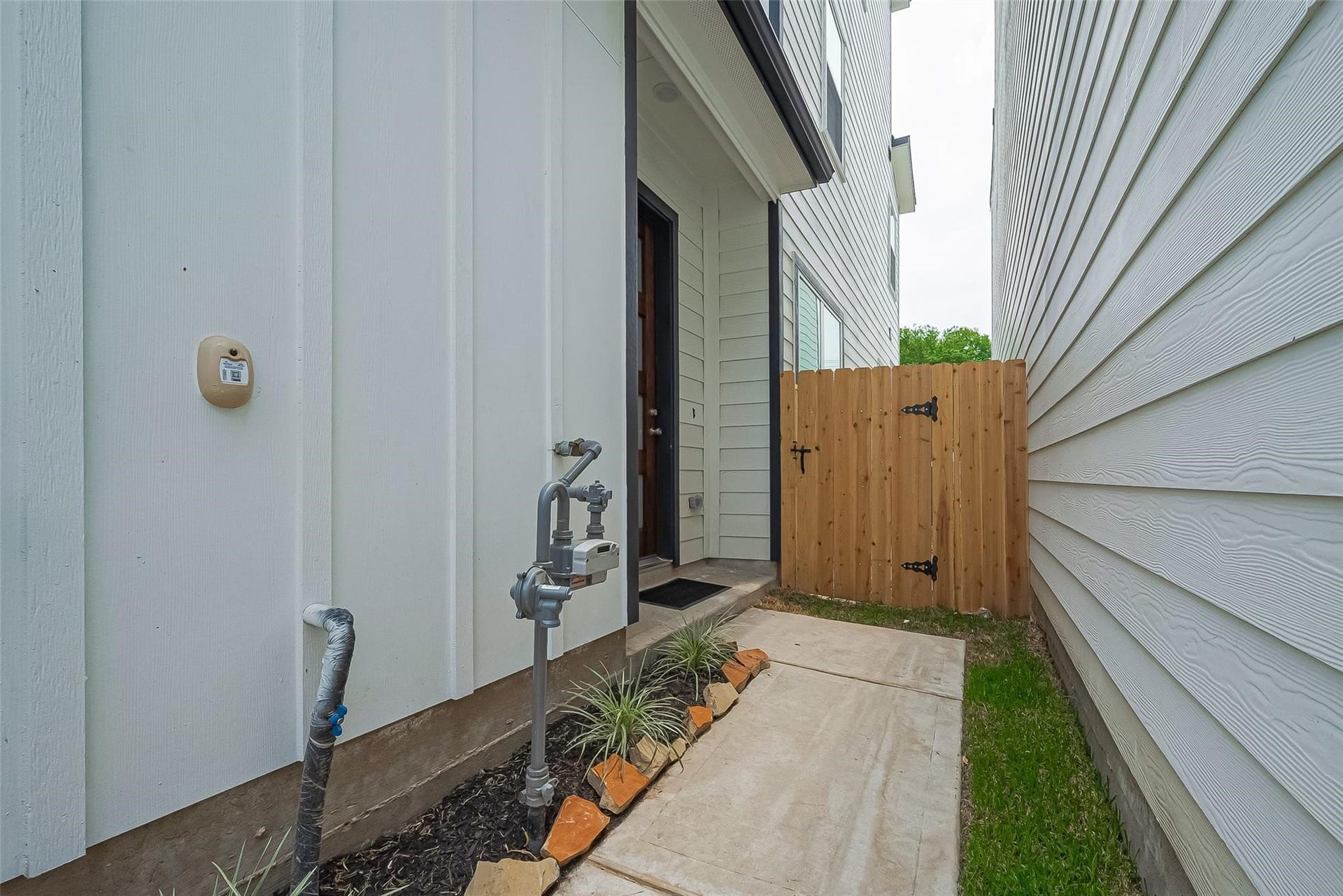 8933 Grovner Place, Houston, TX 77055 8933 Grovner Place, Houston, TX 77055