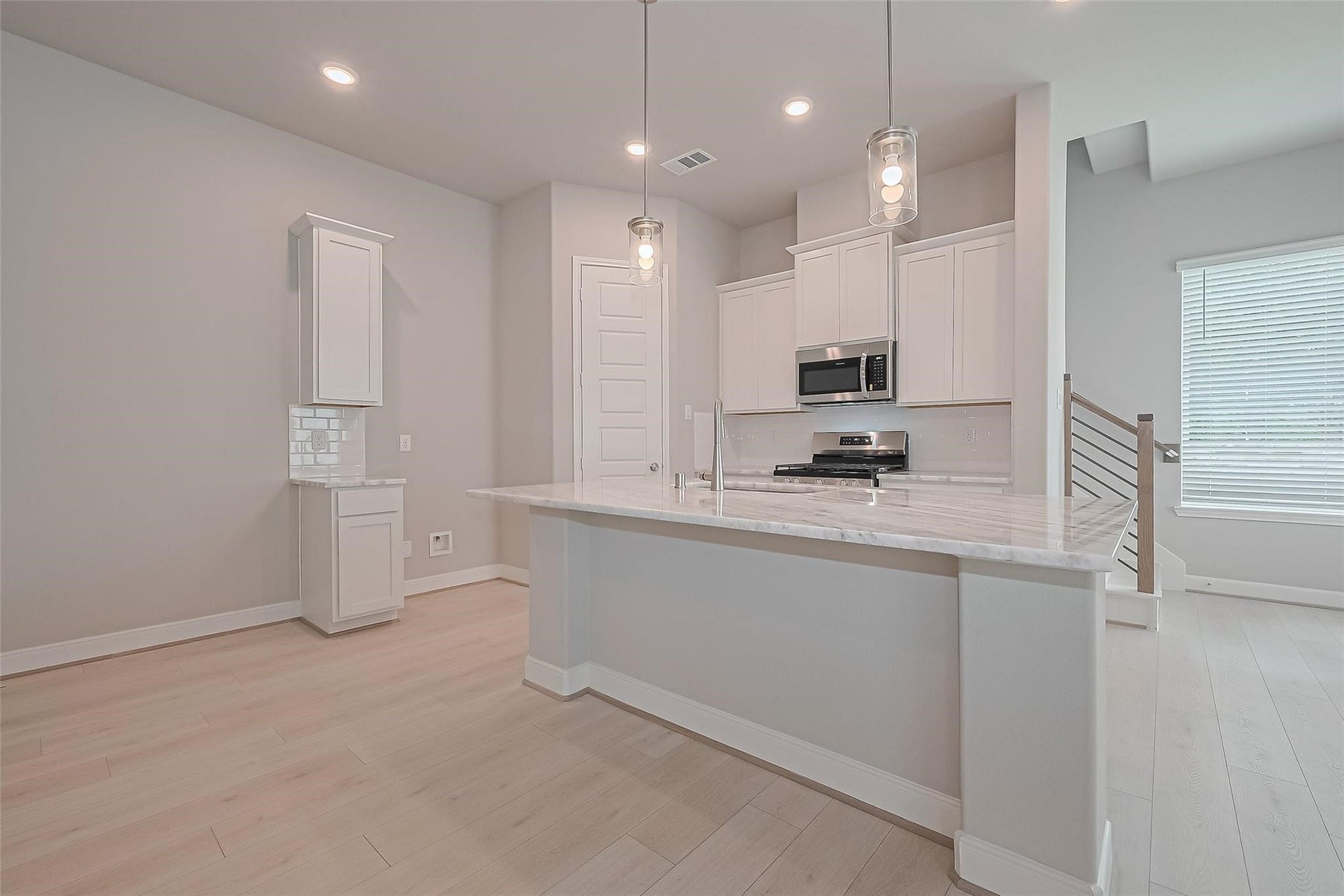 8933 Grovner Place, Houston, TX 77055 8933 Grovner Place, Houston, TX 77055