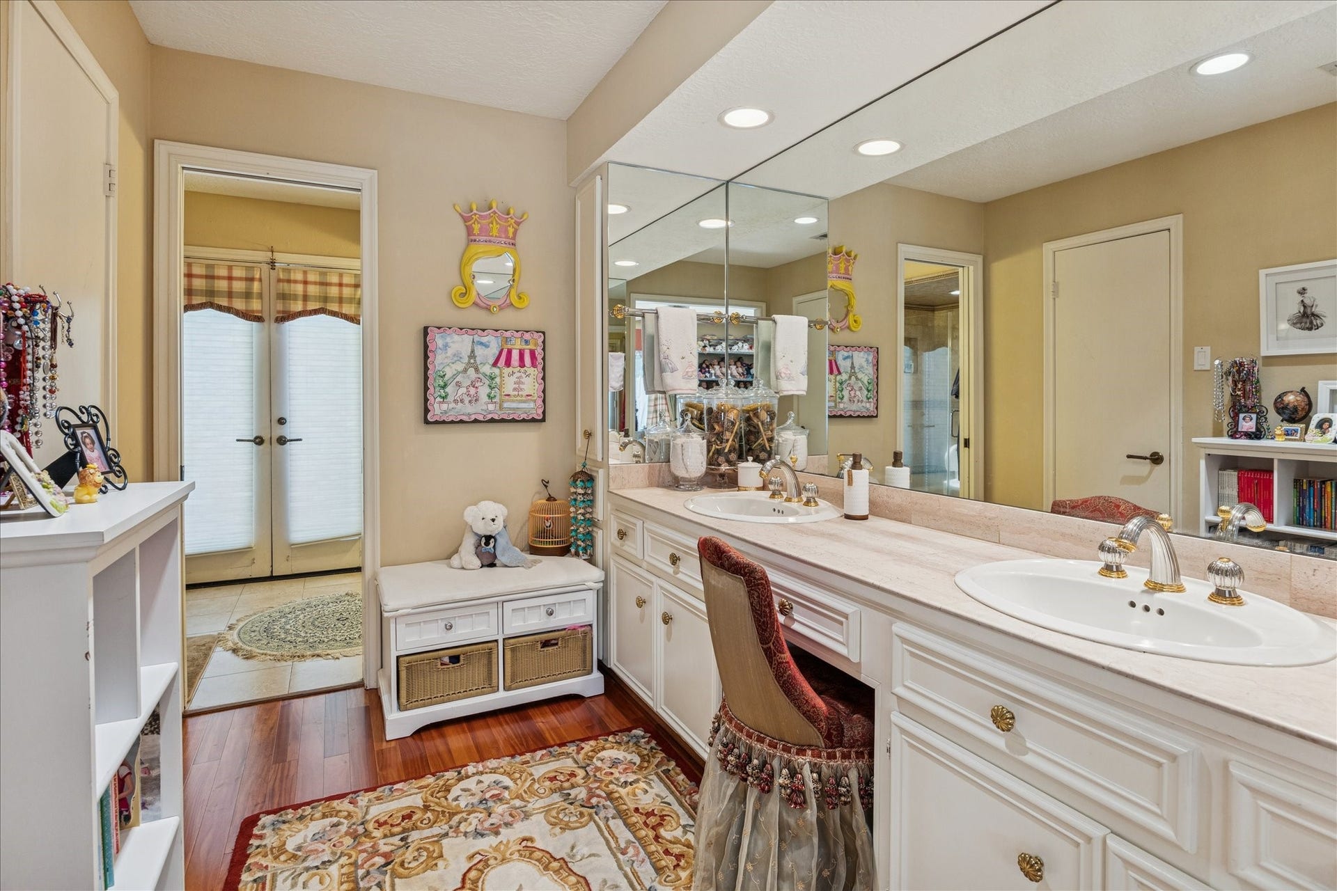 11722 Claywood Street, Houston, TX 77024 Bath to second Master Bedroom. first floor