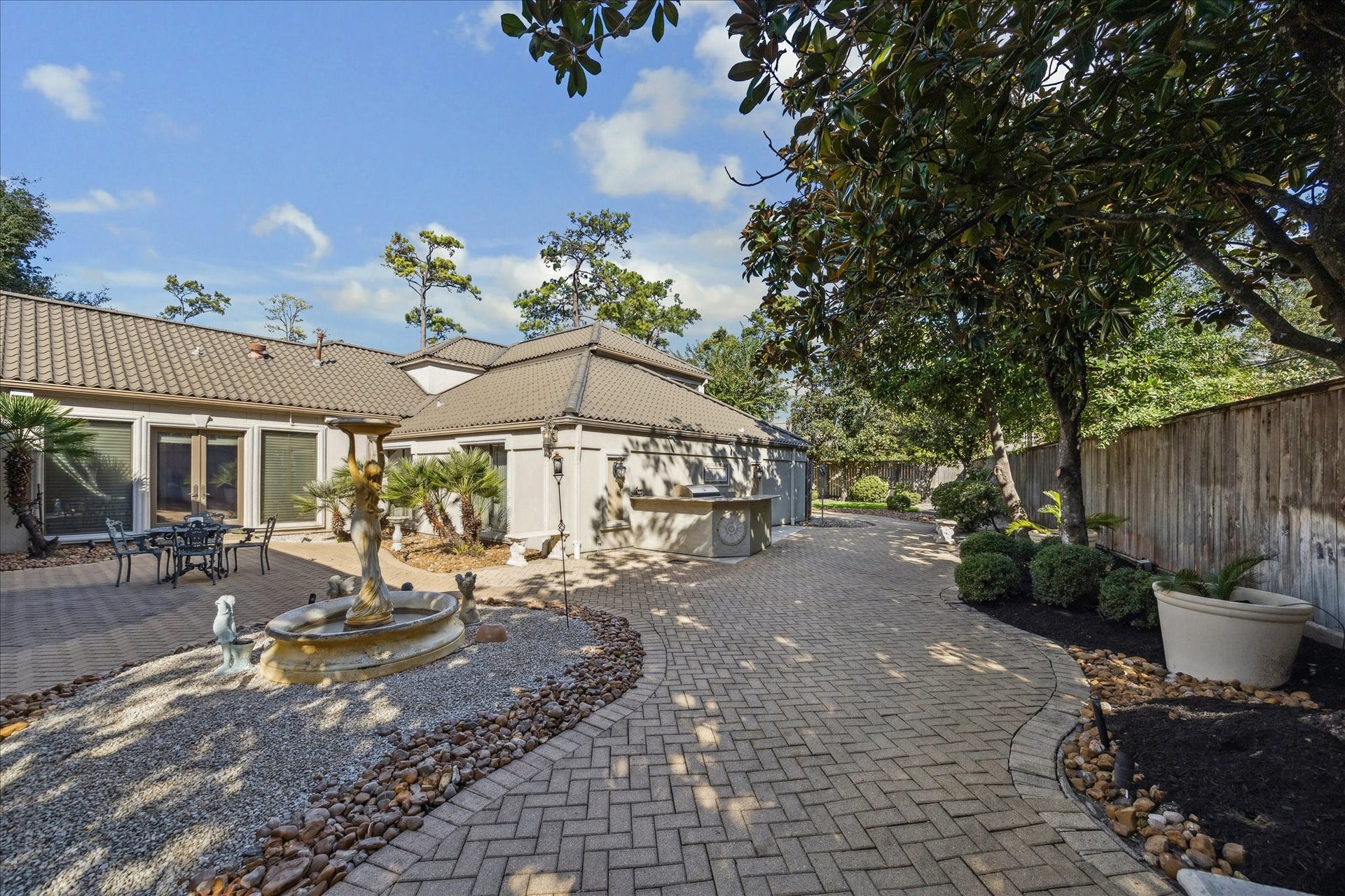 11722 Claywood Street, Houston, TX 77024 Side Yard
