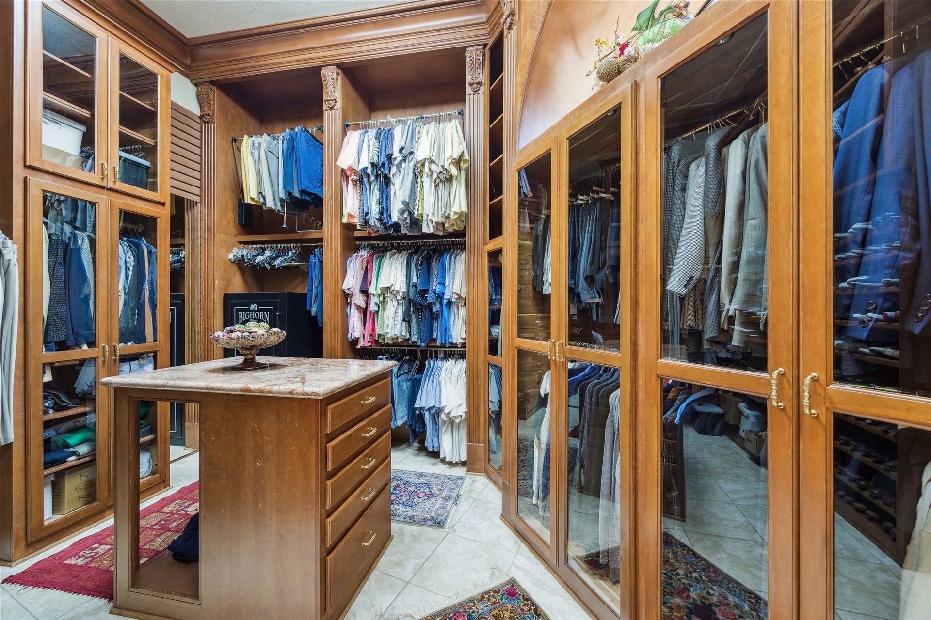 11722 Claywood Street, Houston, TX 77024 His Separate Closet
