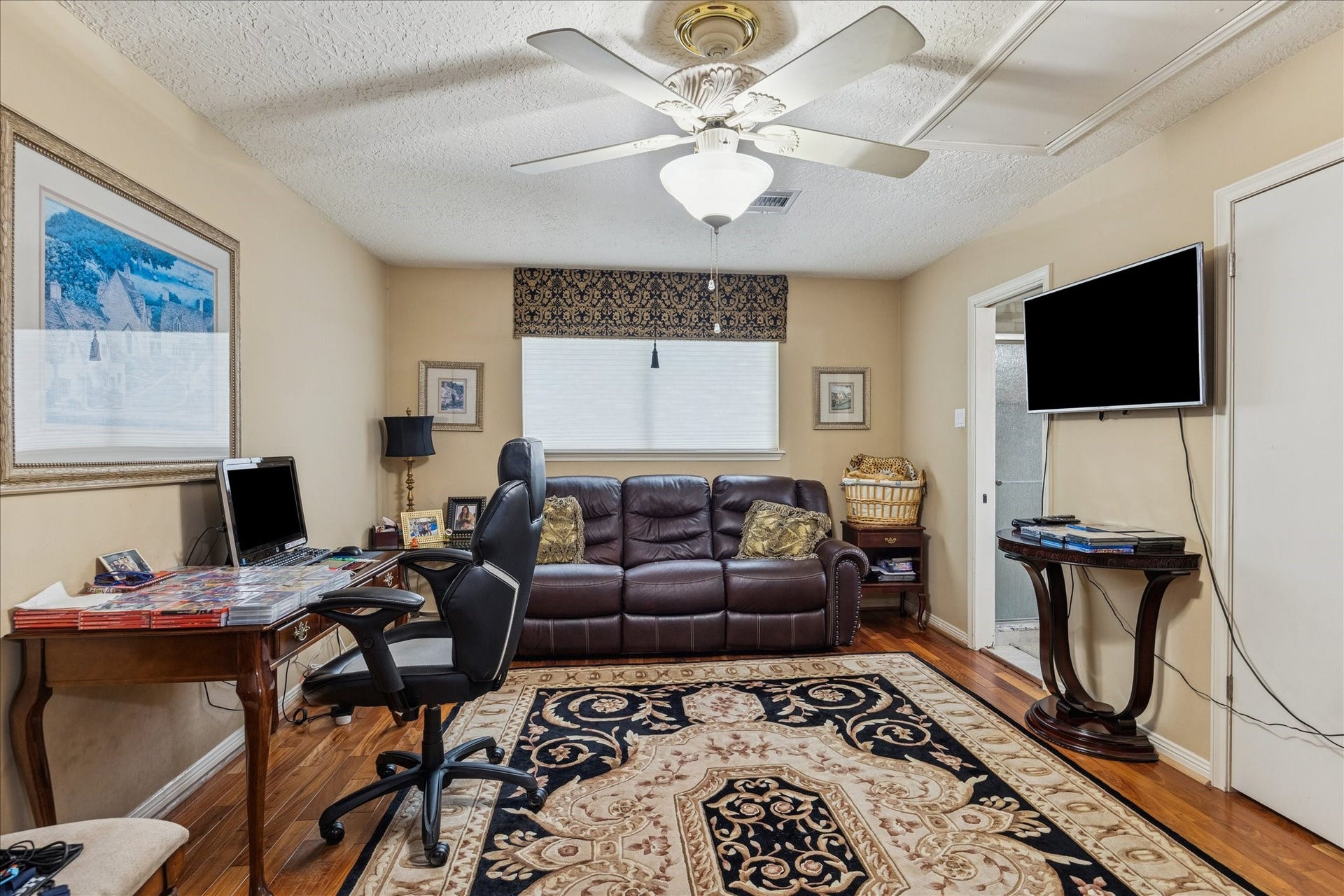 11722 Claywood Street, Houston, TX 77024 Sitting areas off Bedroom with Bath second floor