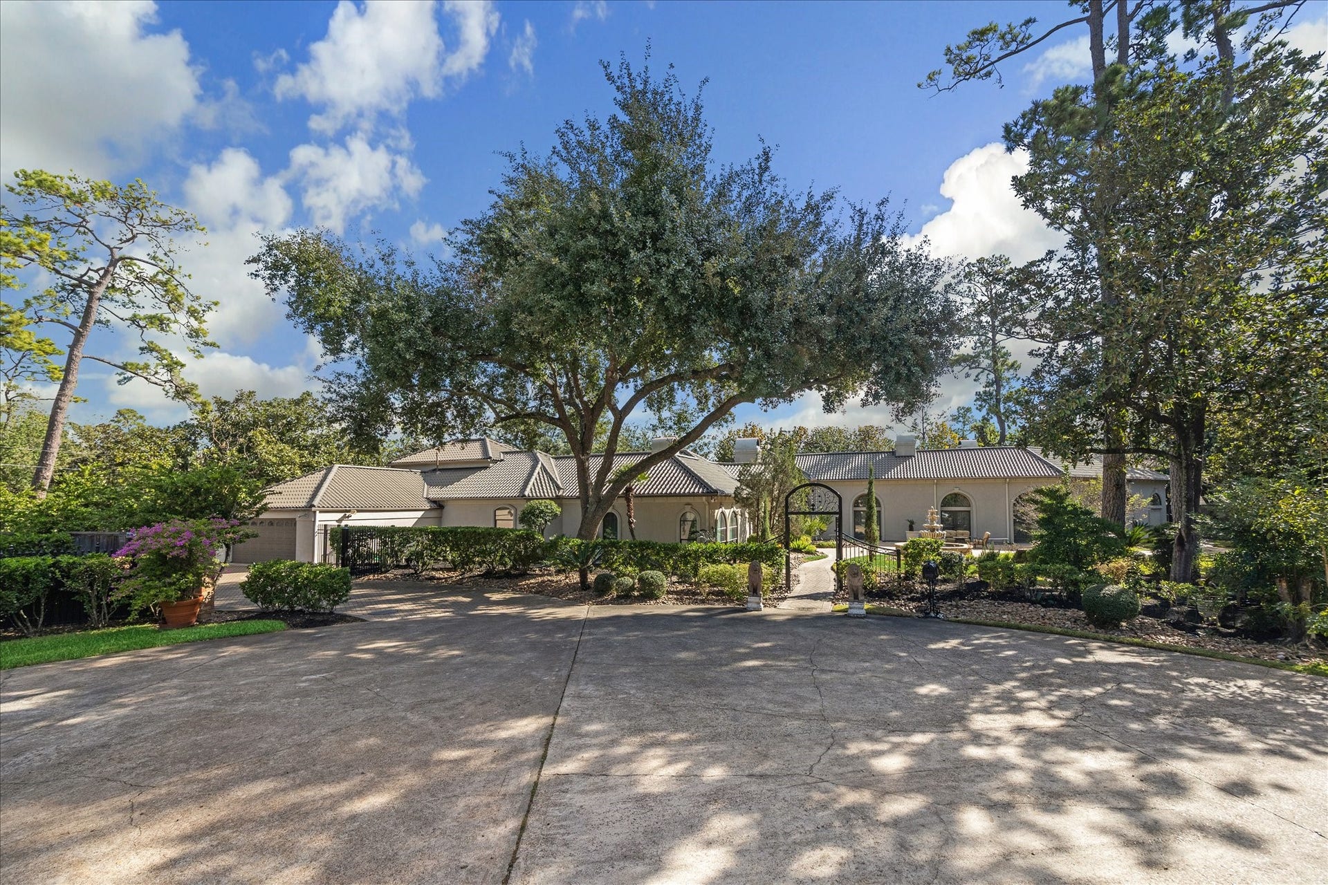 11722 Claywood Street, Houston, TX 77024 Very Private Cul-de-sac