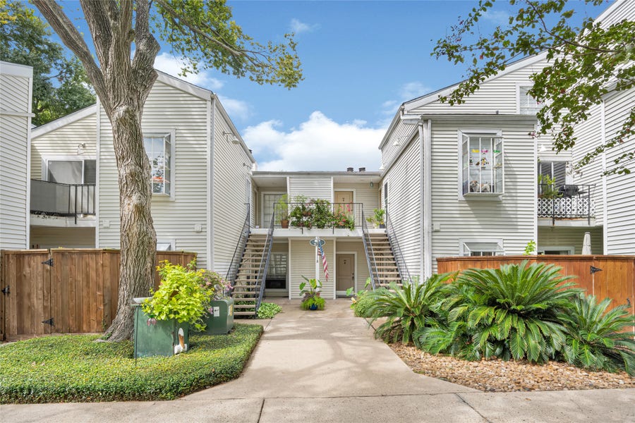 Property photo for 9809 Richmond Ave, Unit J-12, Houston, TX